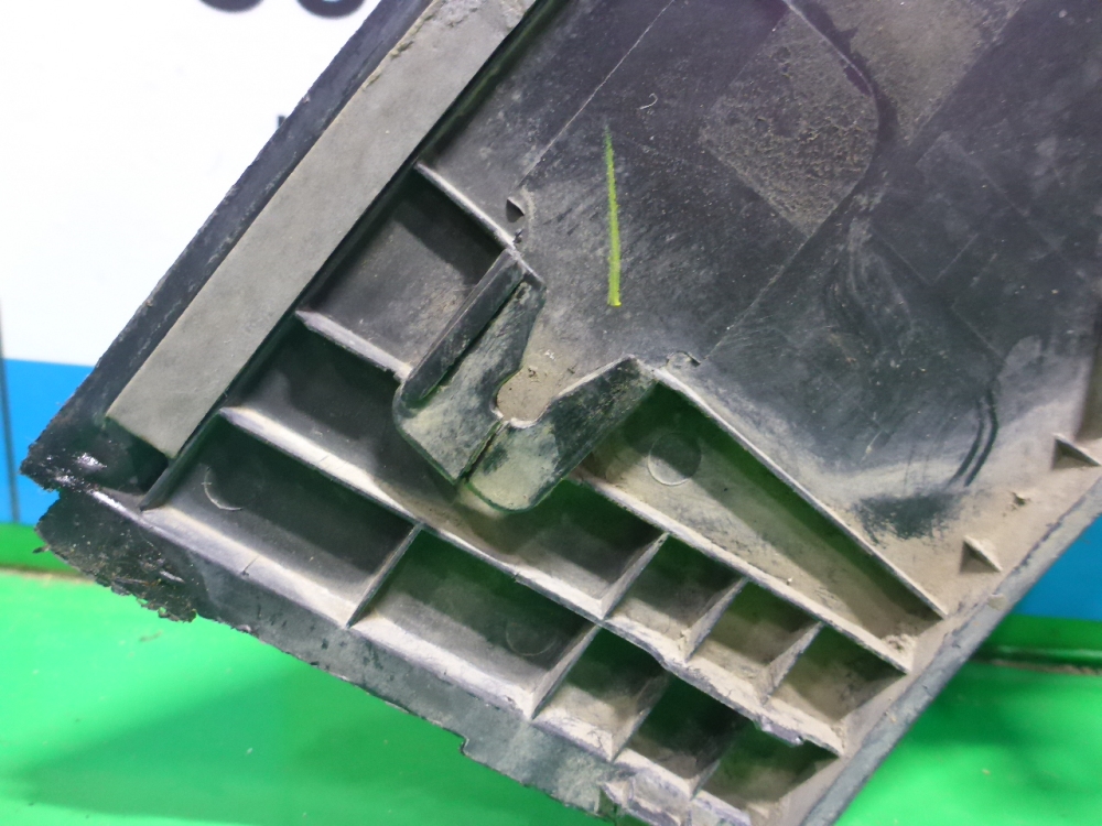 Накладка переднего крыла левого