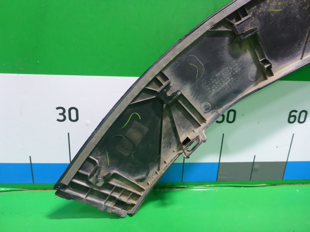 Накладка переднего крыла левого