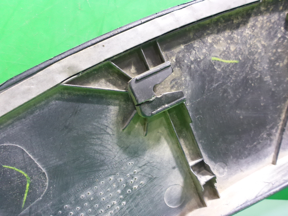 Накладка переднего крыла левого