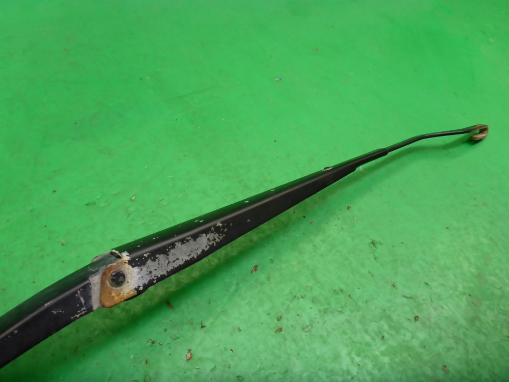 Поводок стеклоочистителя передний правый