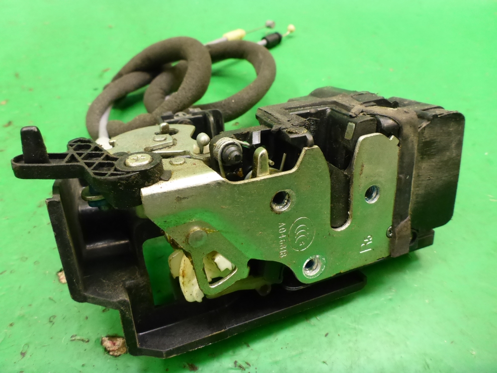 Замок двери задней правой