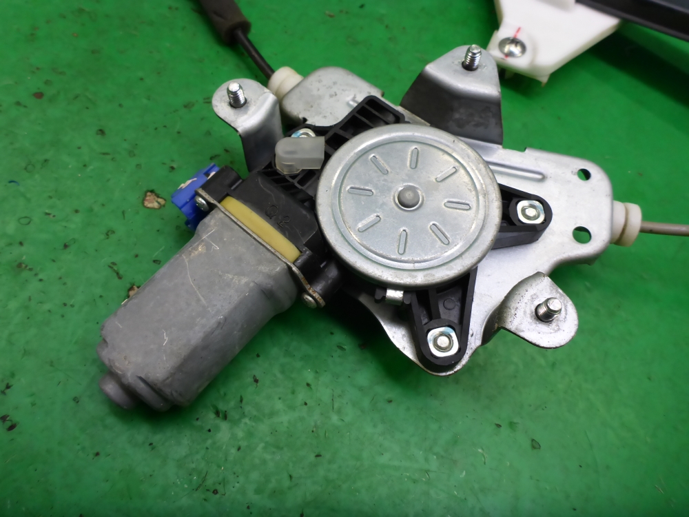 Стеклоподъемник электр. передний правый