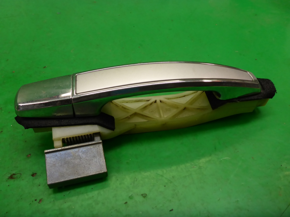 Ручка двери задней наружная левая