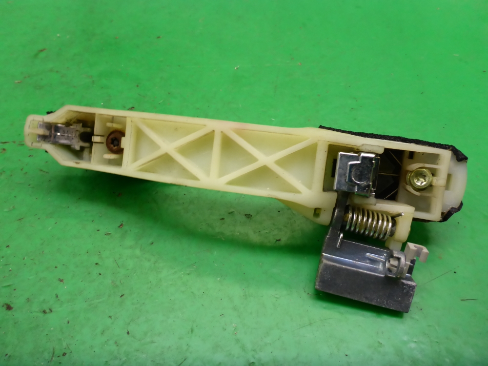 Ручка двери задней наружная левая