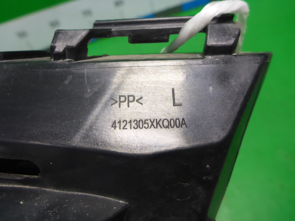 Кронштейн фар левый