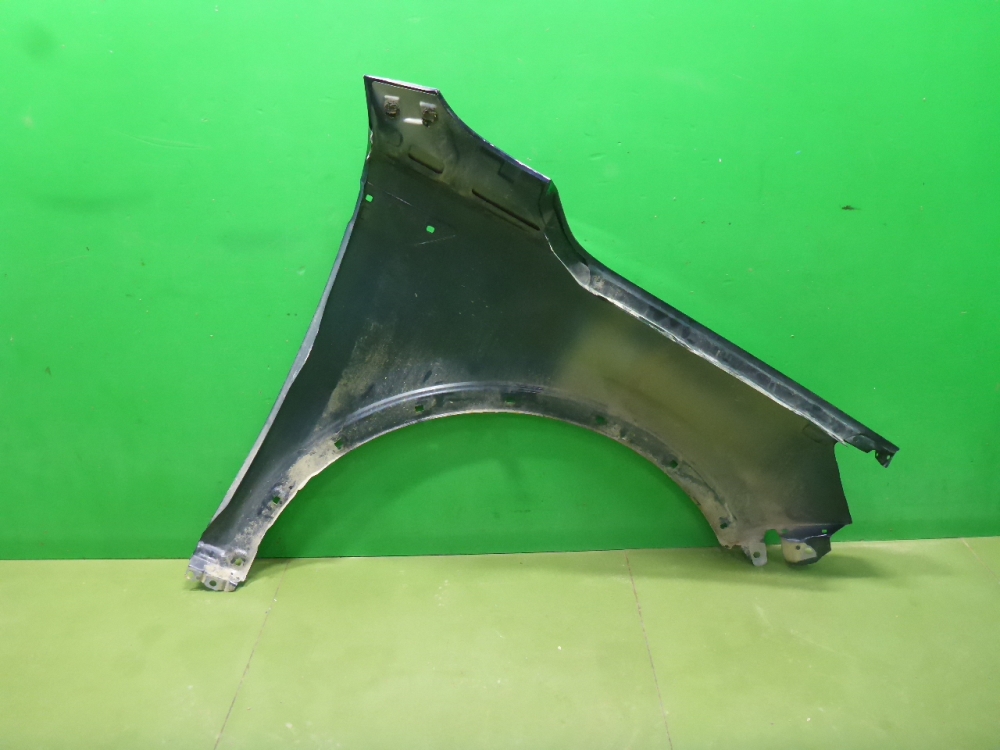 Крыло переднее левое