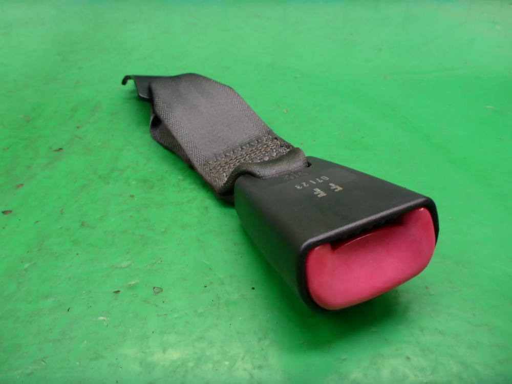 Ответная часть ремня безопасности