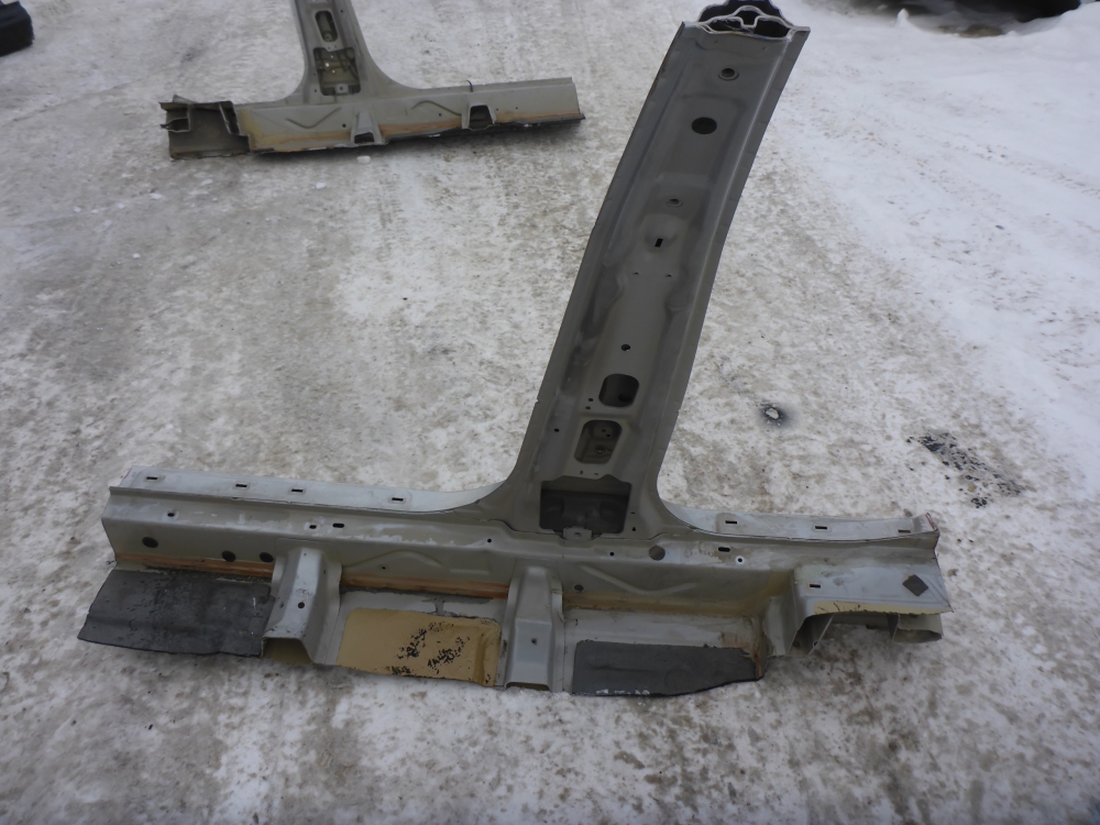 Порог со стойкой правый