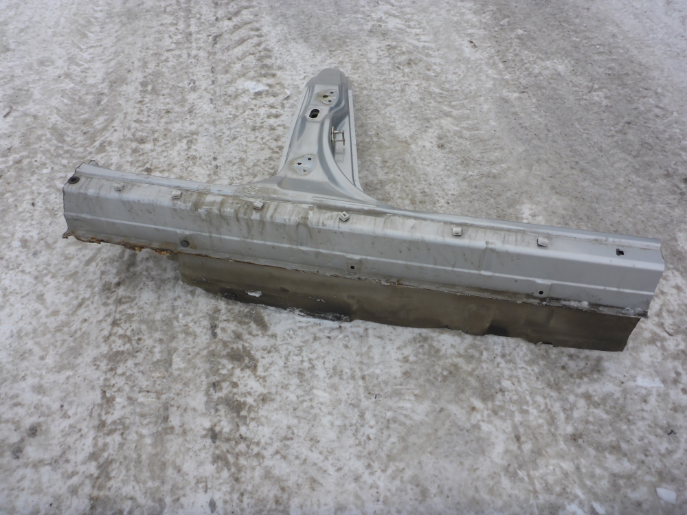 Порог со стойкой правый