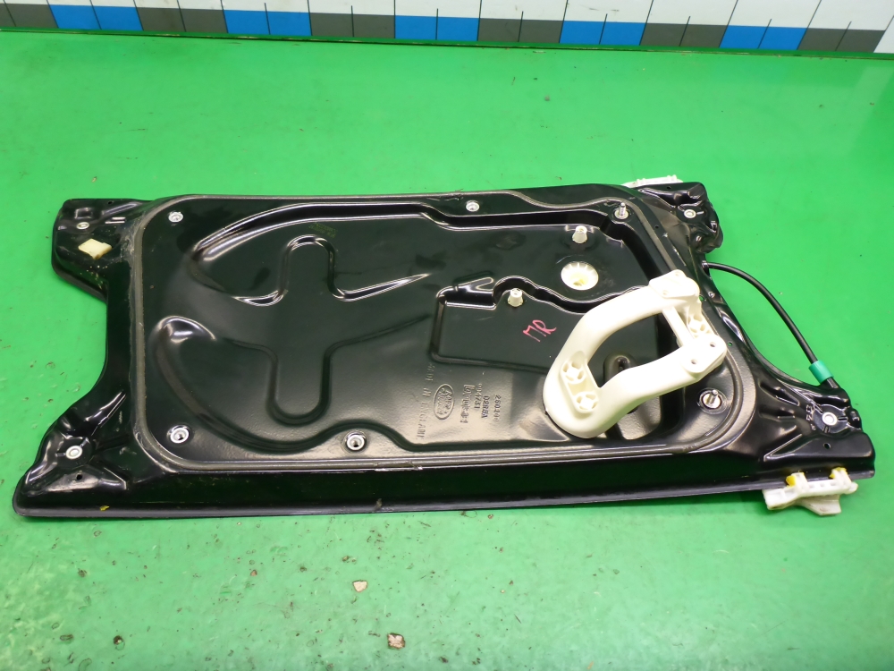 Стеклоподъемник электр. передний правый