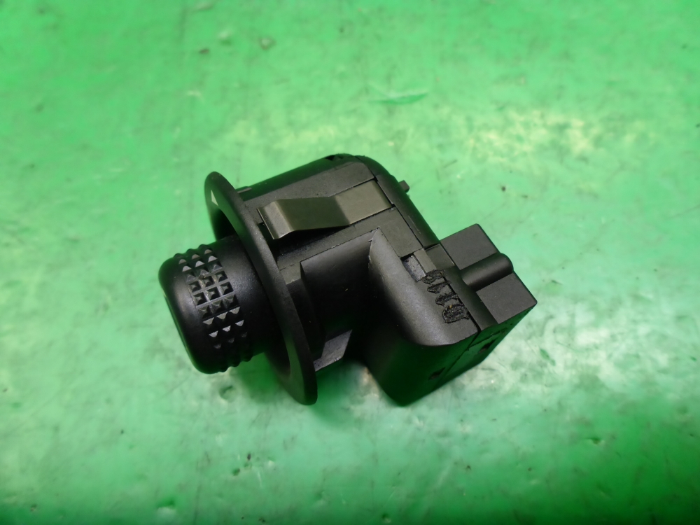 Переключатель регулировки зеркал