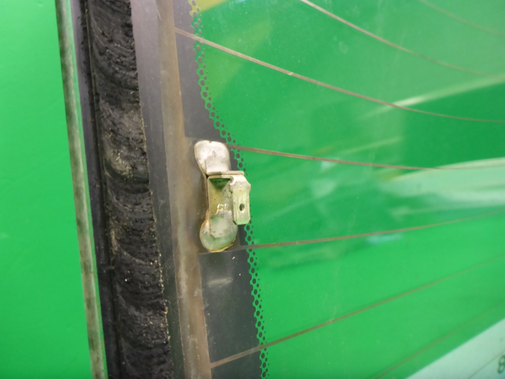 Стекло заднее