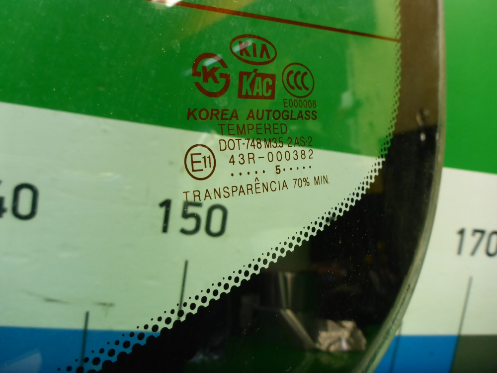 Стекло заднее