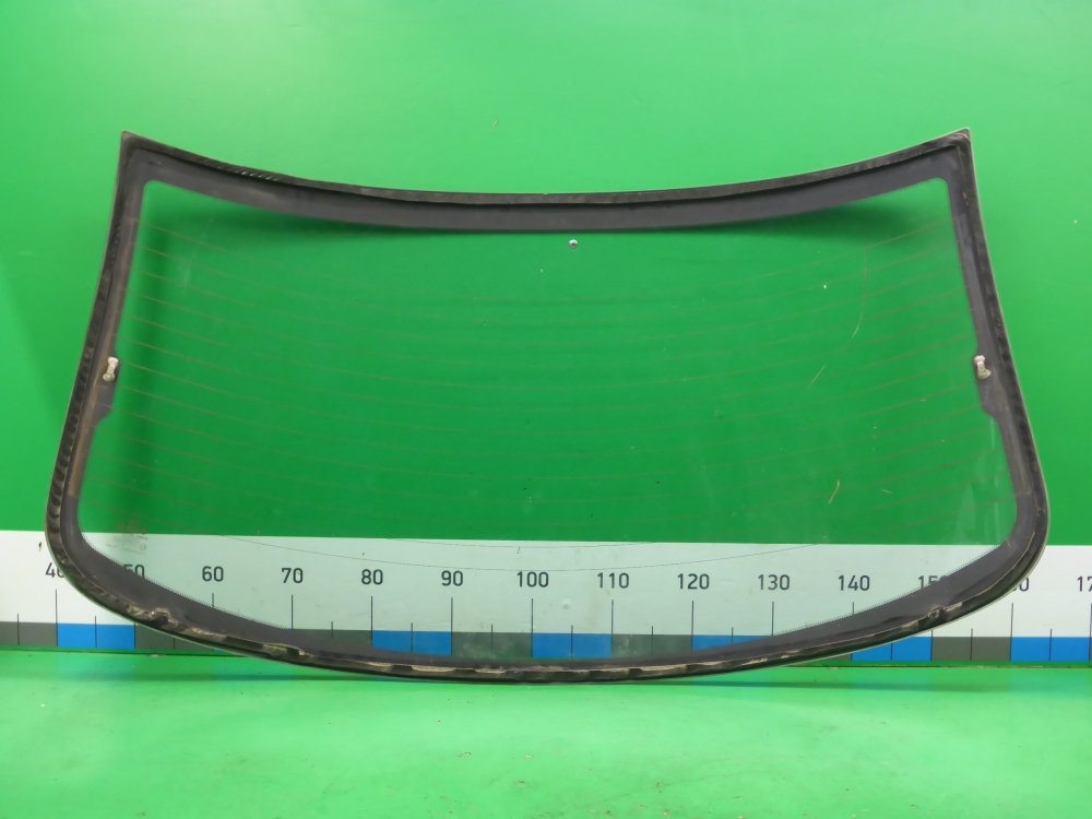 Стекло заднее