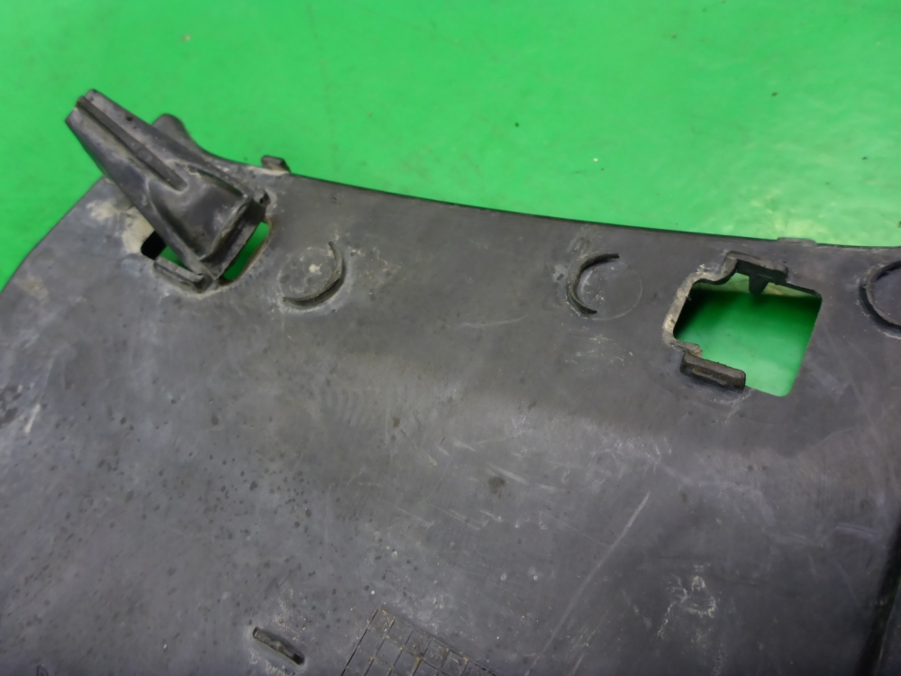 Накладка переднего бампера центральная