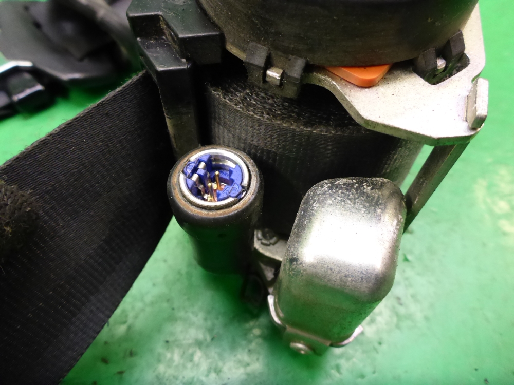 Ремень безопасности с пиропатроном