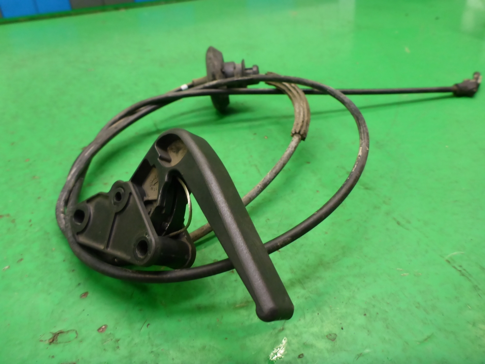 Ручка открывания капота