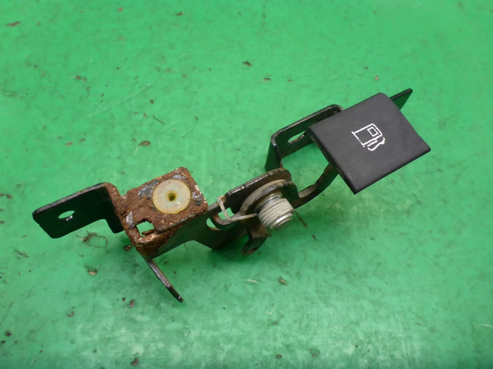 Ручка открывания лючка бензобака