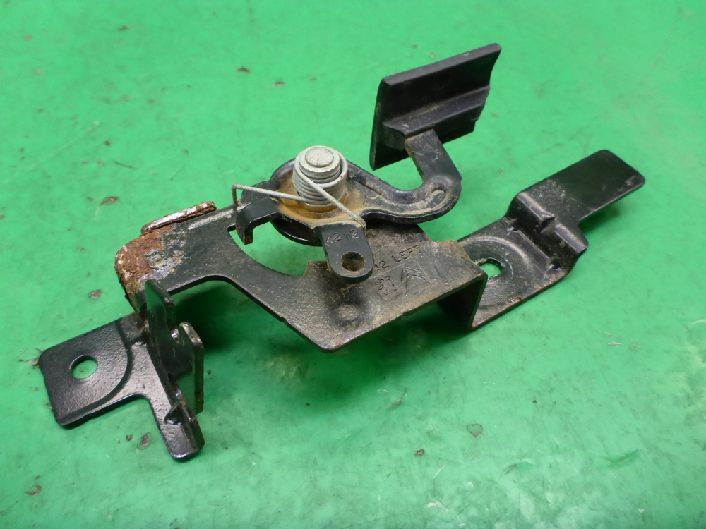 Ручка открывания лючка бензобака