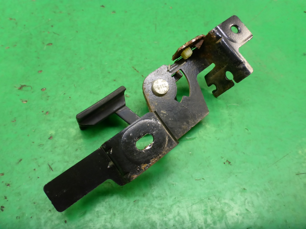 Ручка открывания лючка бензобака