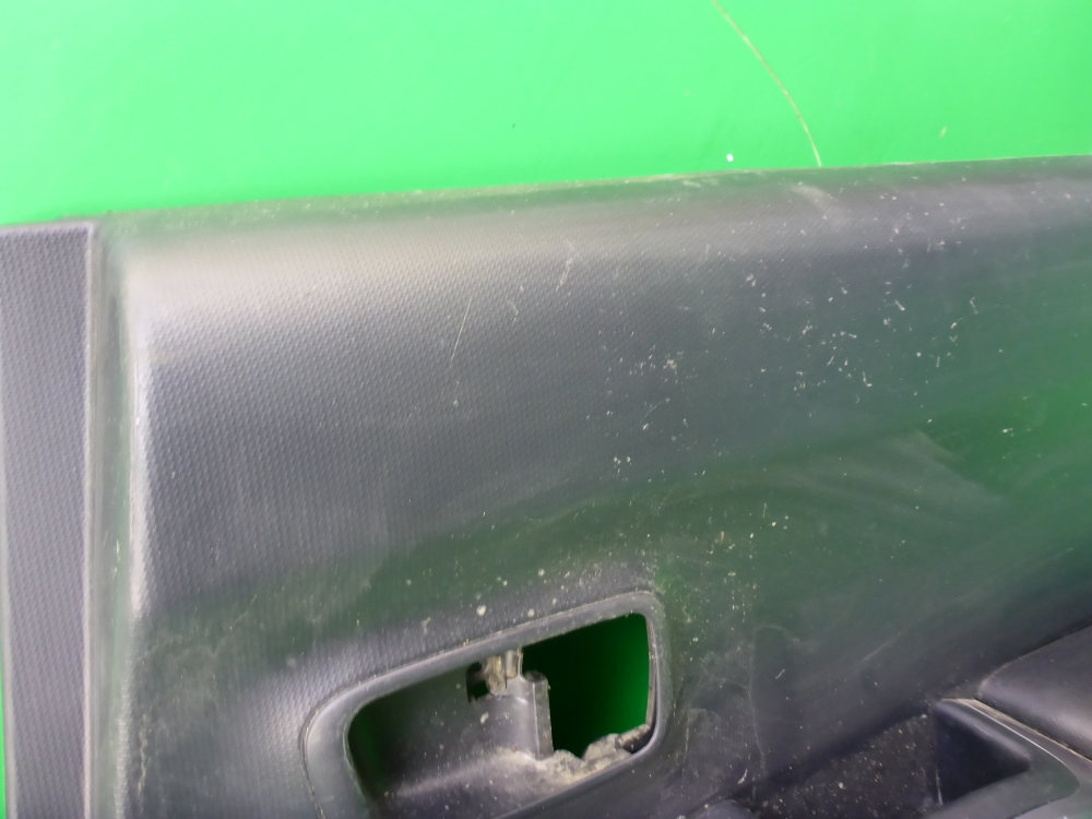 Обшивка двери задней правой