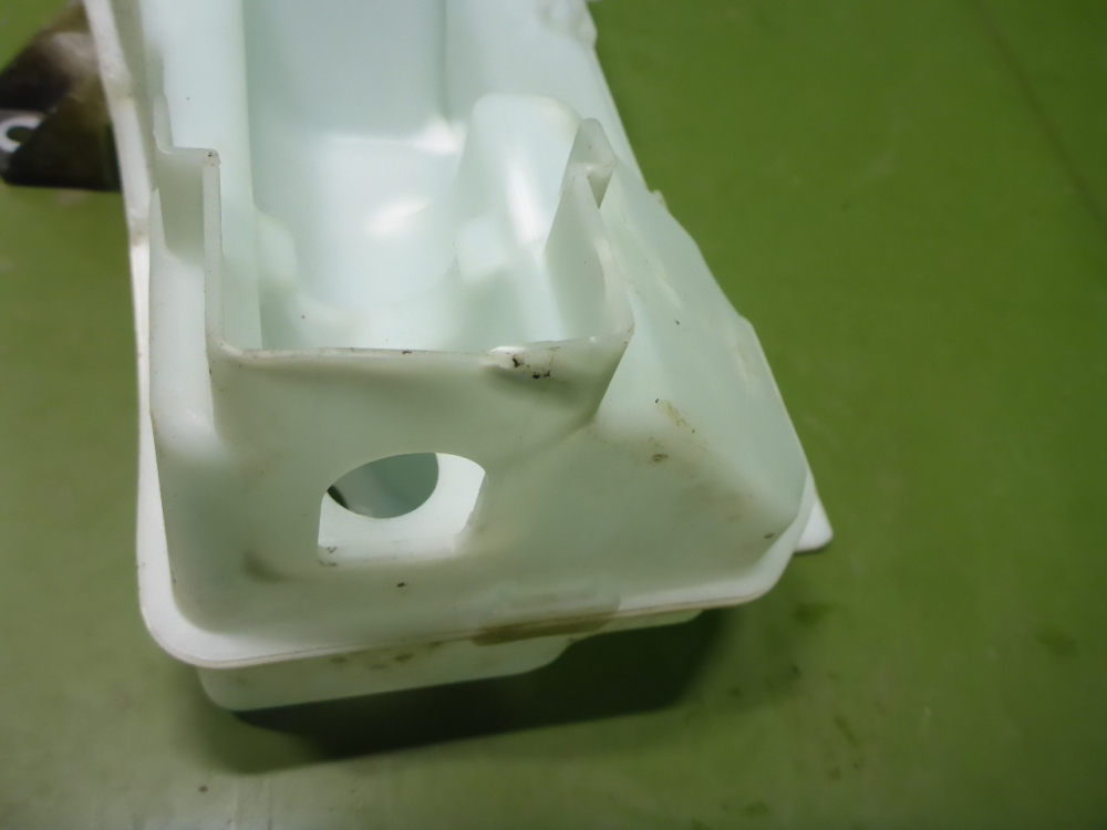 Бачок омывателя лобового стекла