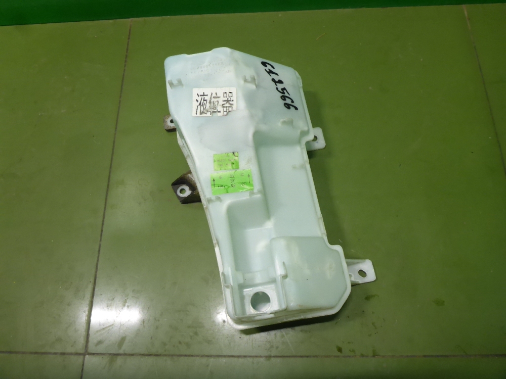 Бачок омывателя лобового стекла