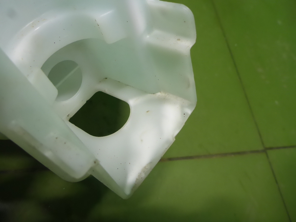 Бачок омывателя лобового стекла