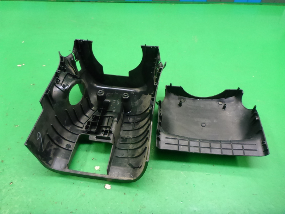 Кожух рулевой колонки