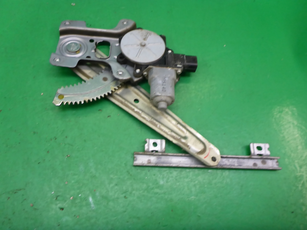 Стеклоподъемник электр. задний левый