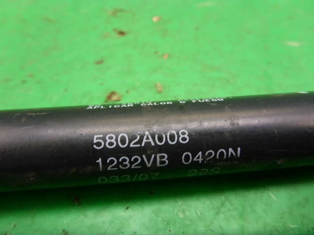 Амортизатор двери багажника