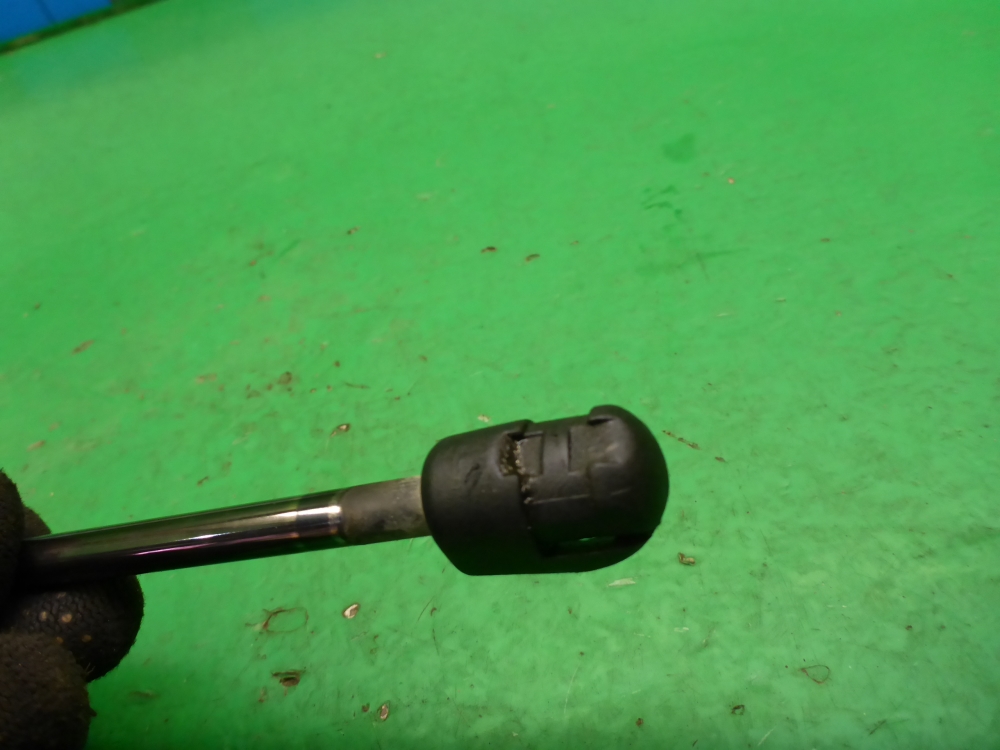 Амортизатор двери багажника