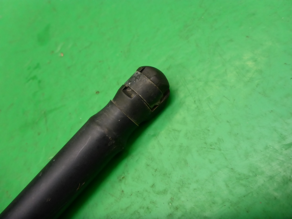 Амортизатор двери багажника