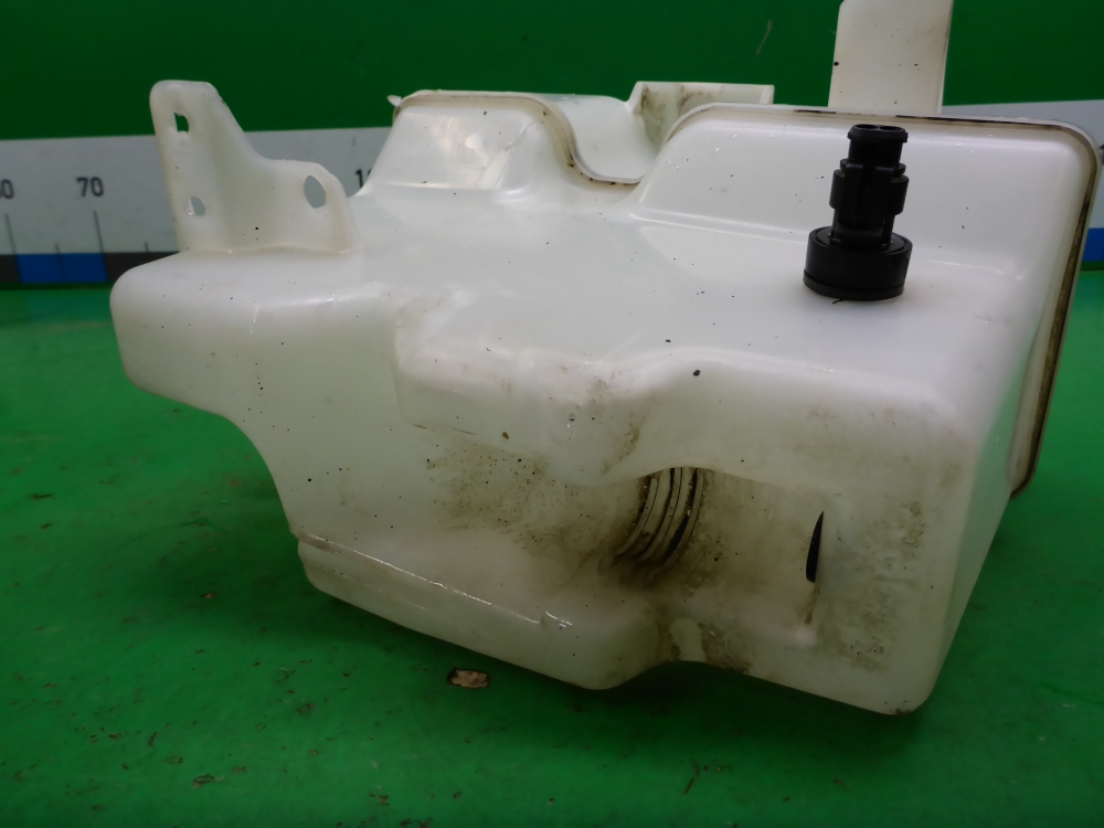 Бачок омывателя лобового стекла