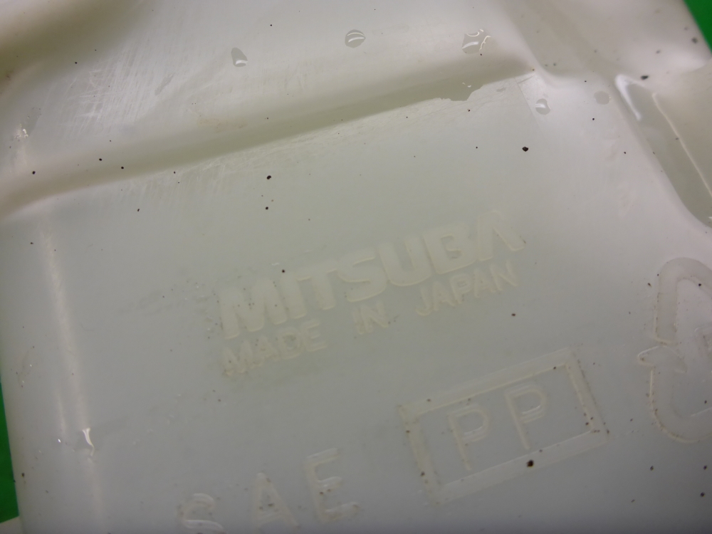 Бачок омывателя лобового стекла