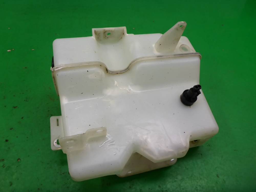 Бачок омывателя лобового стекла