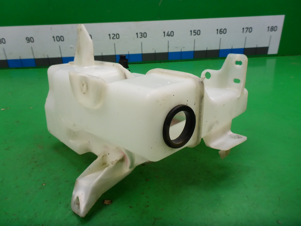 Бачок омывателя лобового стекла