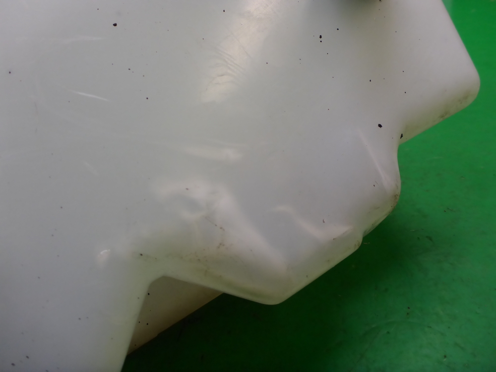 Бачок омывателя лобового стекла