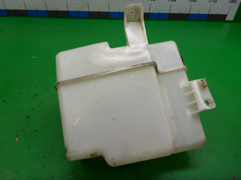 Бачок омывателя лобового стекла