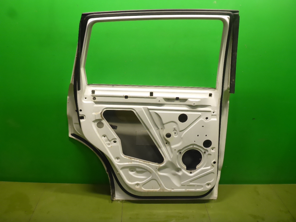 Дверь задняя левая