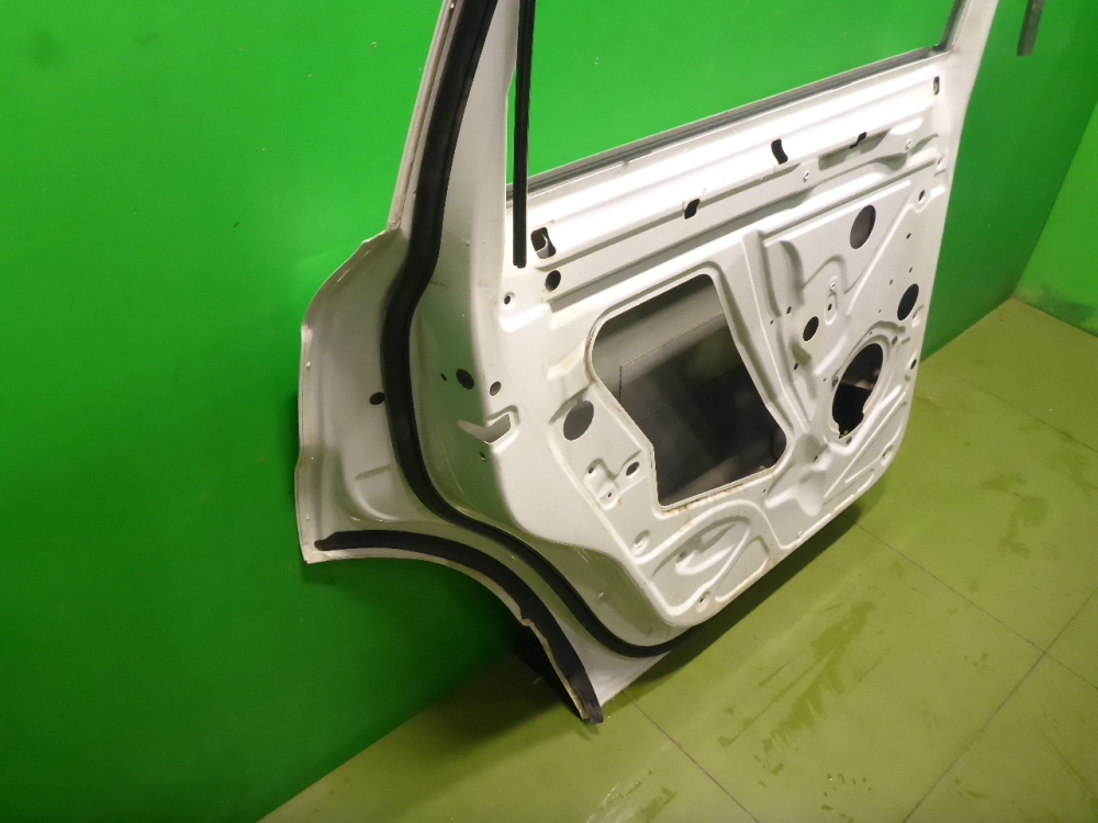 Дверь задняя левая