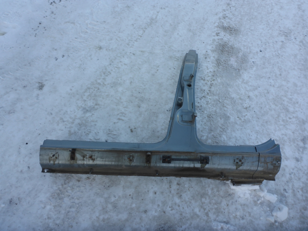 Порог со стойкой левый