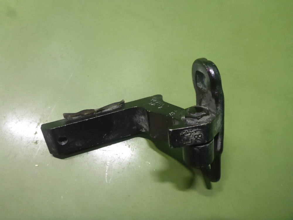 Петля двери задней левой нижняя