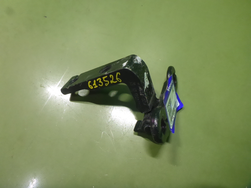 Петля двери передней левой верхняя