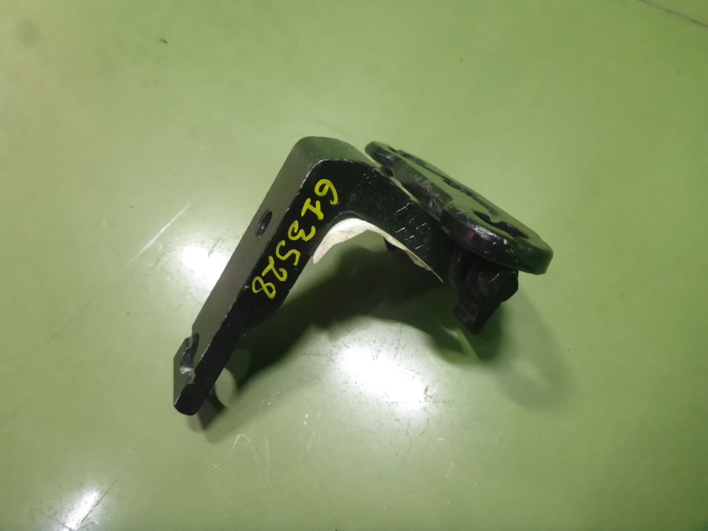 Петля двери передней левой нижняя