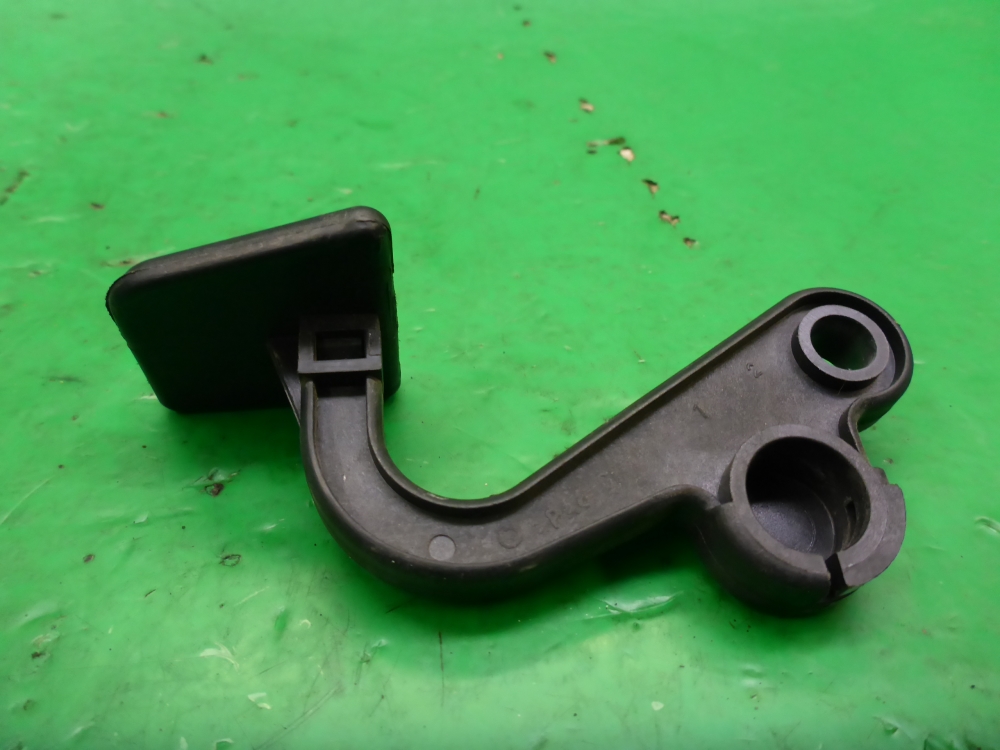 Ручка открывания капота