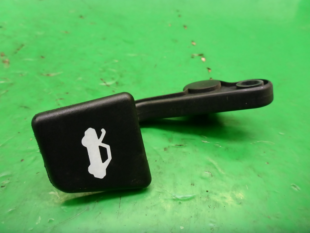 Ручка открывания капота