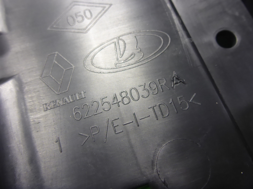 Решетка в бампер центральная