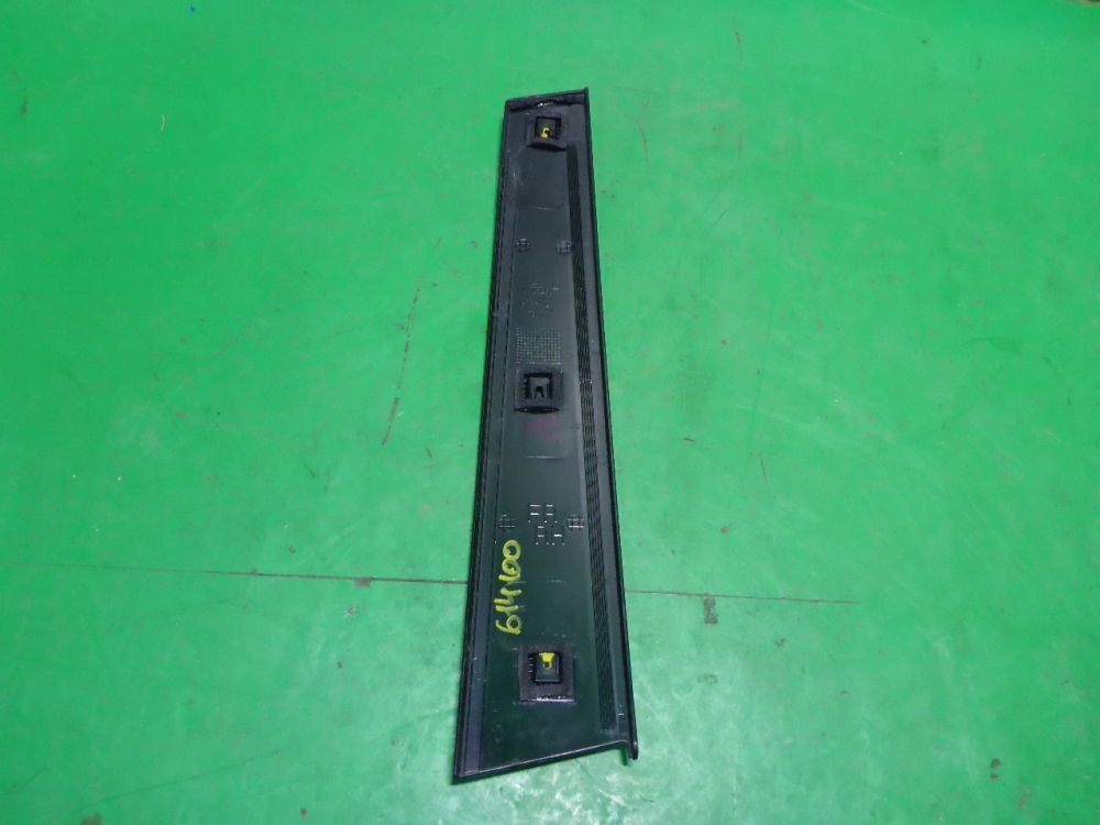 Накладка двери передней правой