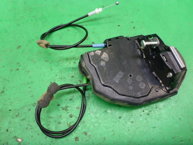 Замок двери задней правой